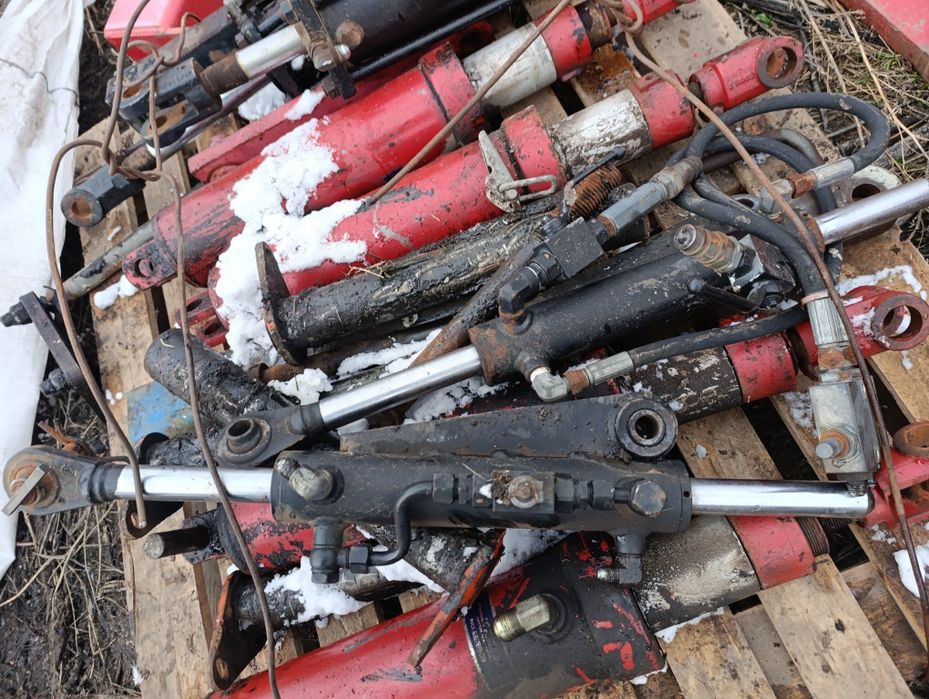 Продам нові та робочі гідроциліндр хтз,.