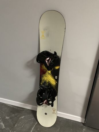 Deska snowboardowa Burton 147 cm z wiązaniami
