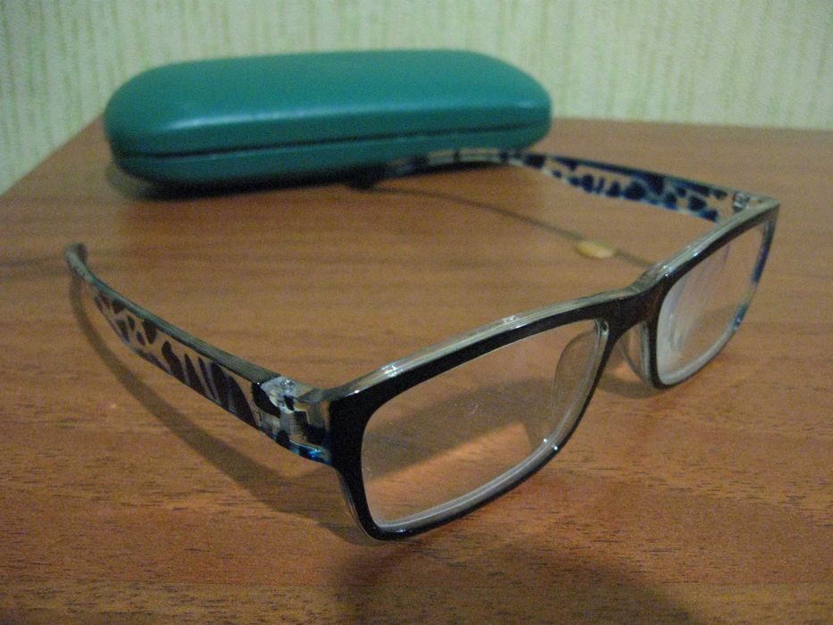 Окуляри з діоптрією +2,5   +3,0   +7,5