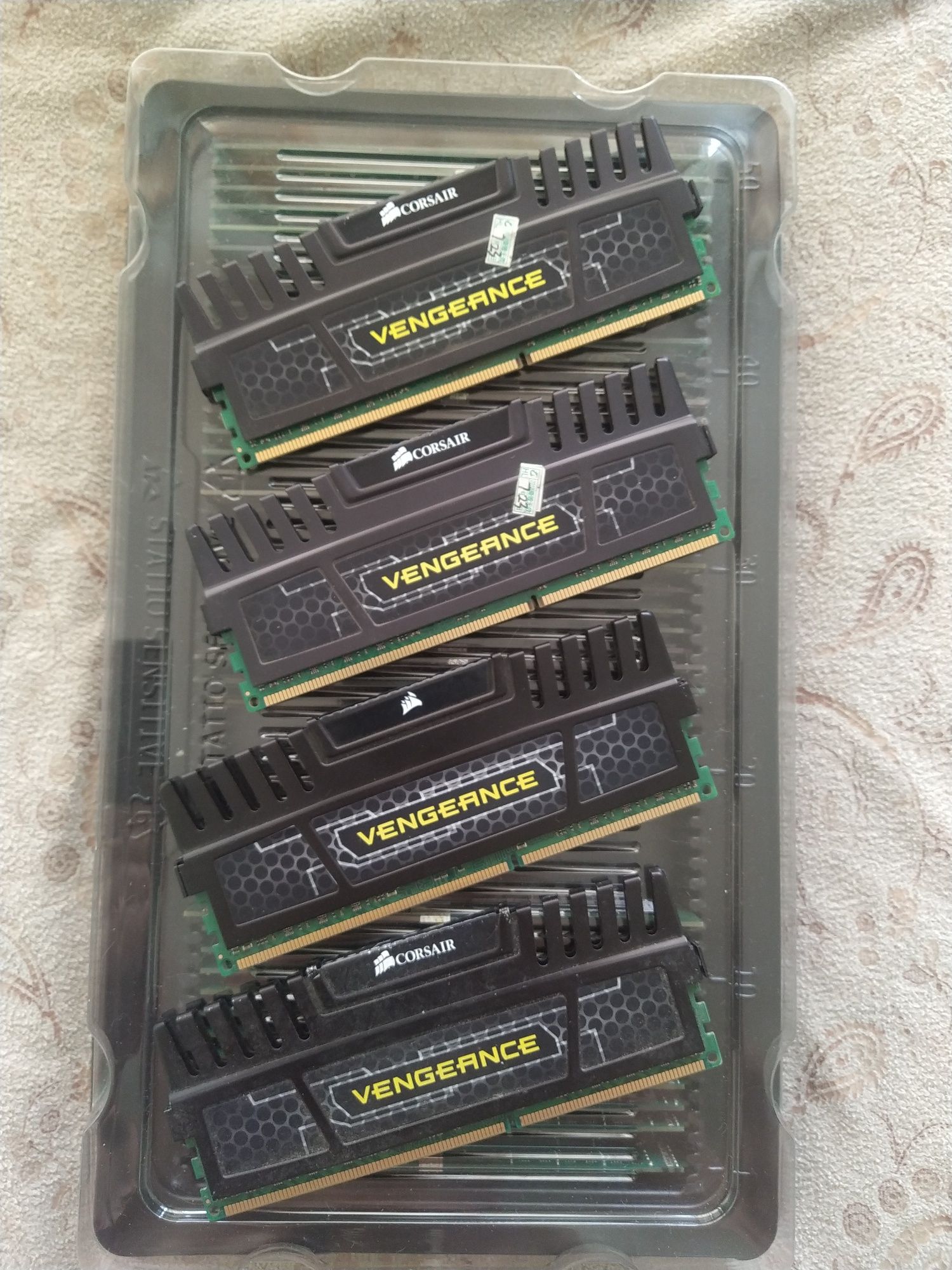 Оперативная память DDR3 4Gb/8Gb 1333Mhz/1600Mhz