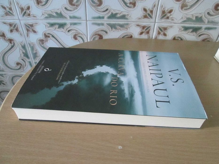 A Curva do Rio
de V. S. Naipaul (Oferta de portes)