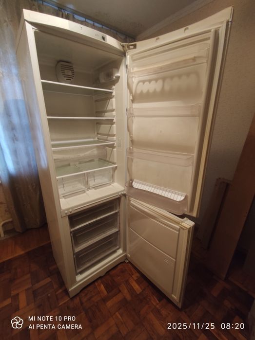 Холодильник Hotpoint Ariston