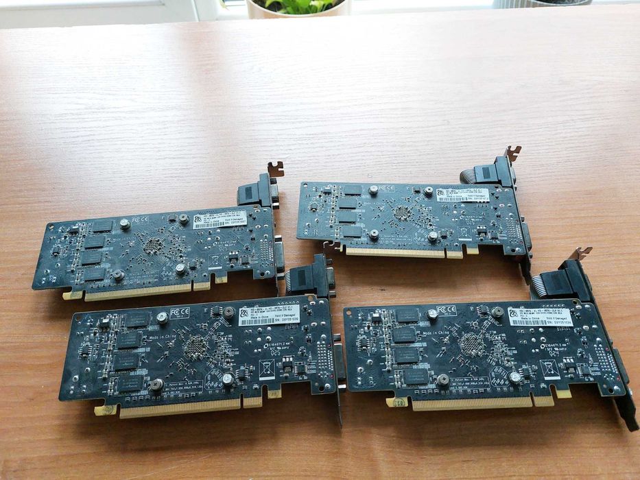 Karta graficzna XFX Radeon HD 6570+Karta graficzna Asus Radeon HD 5550