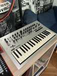 Korg Minilogue syntezator analogowy