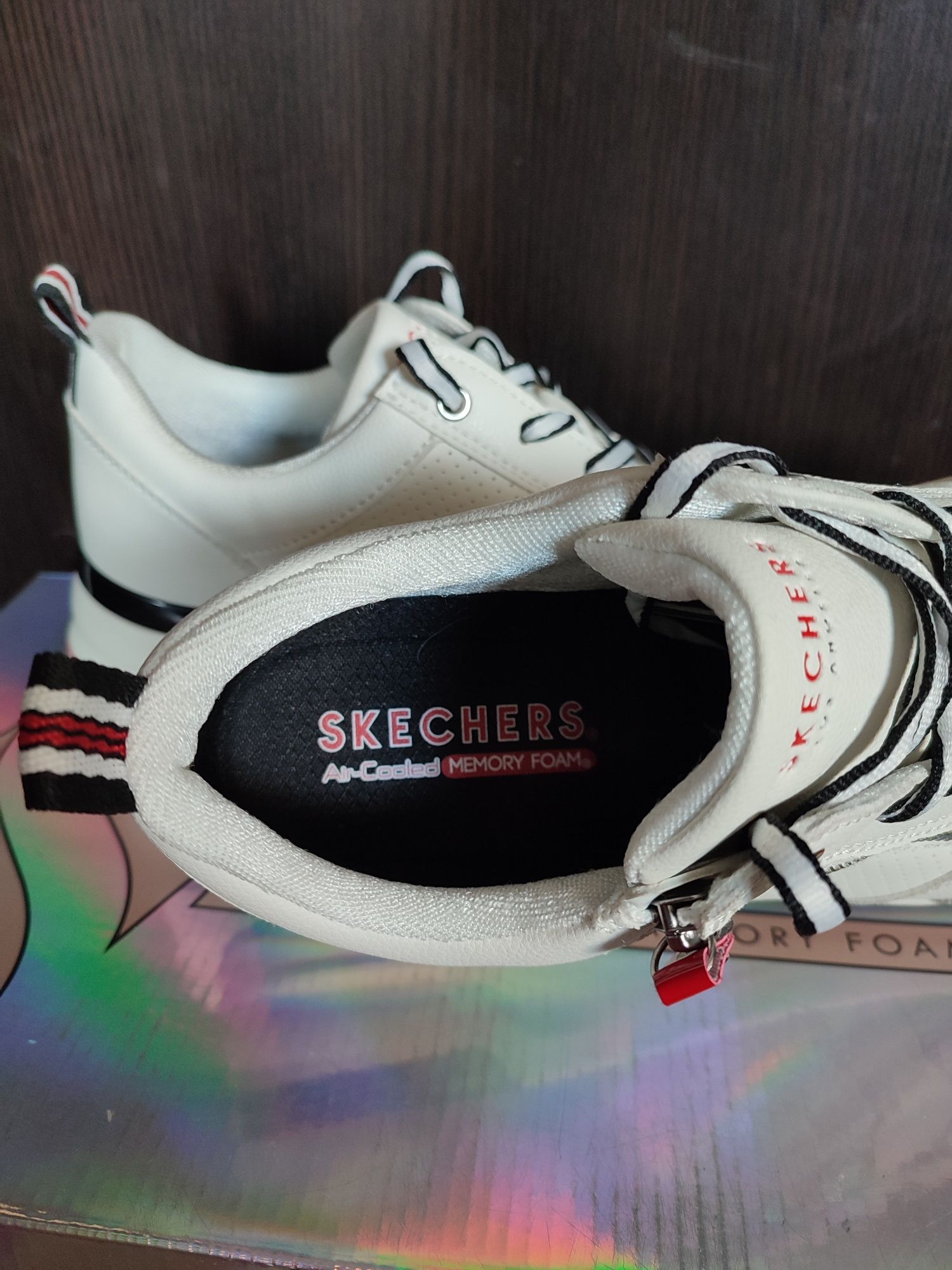 Классные женские кроссовки Skechers Billion 2 (р.40) 27см