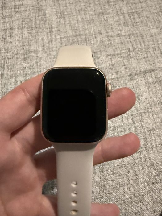 apple watch SE GOLD ALUMINIUM 40mm