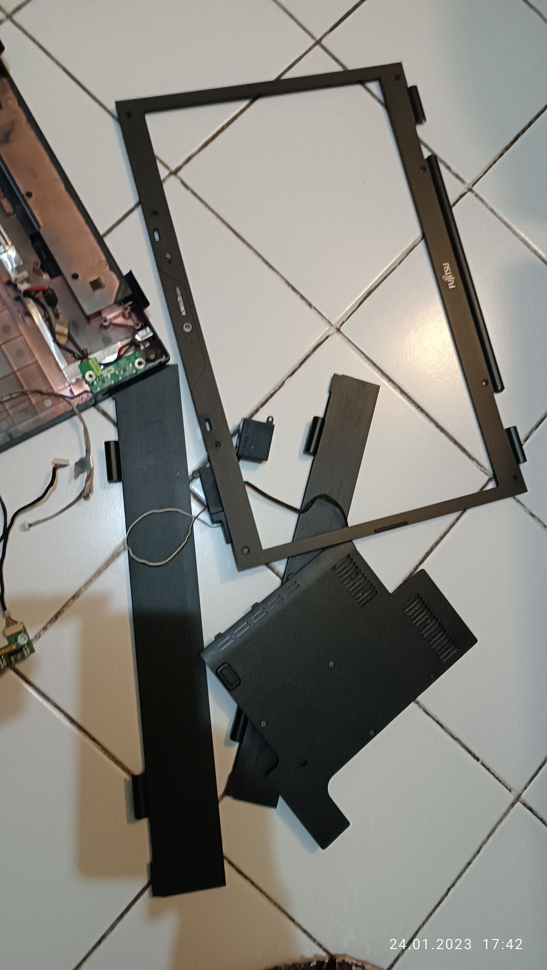 Laptop Fujitsu Siemens Amilo li 3910 części 3710