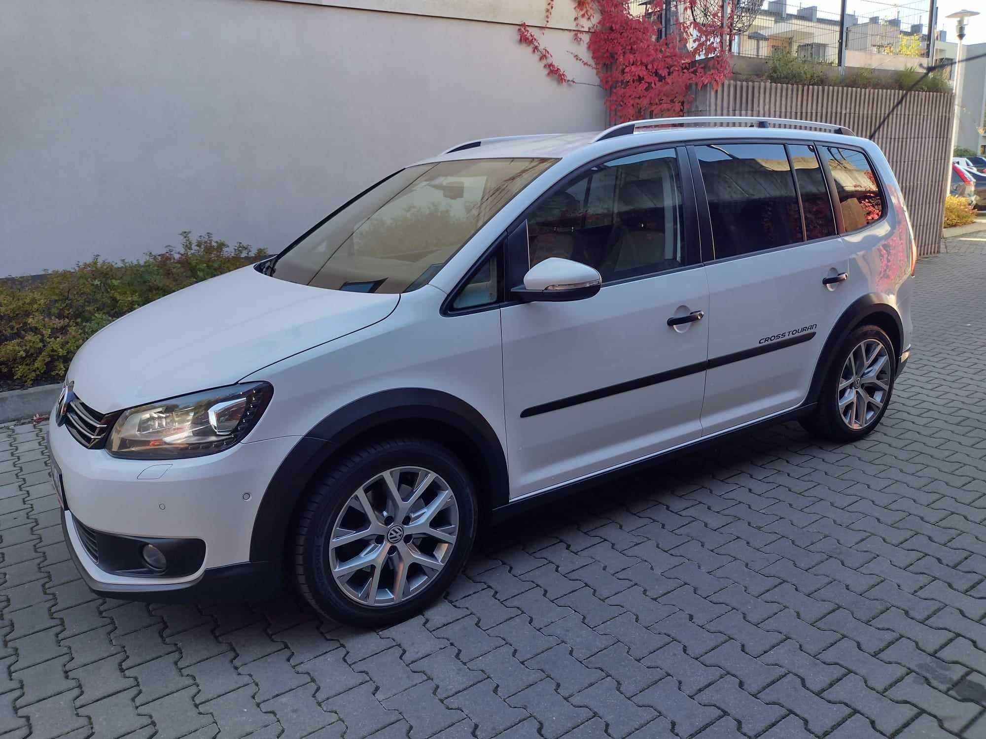 Vw Touran Cross DSG 177km tdi Kamera Pdcx2 Sam Parkuje !!!