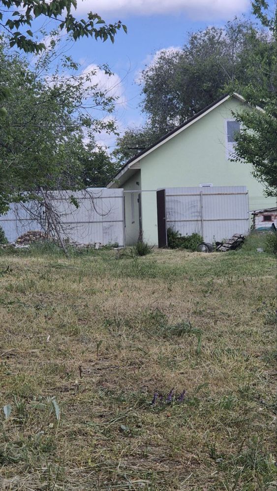 Продам будинок в центрі Підгородного, терміново