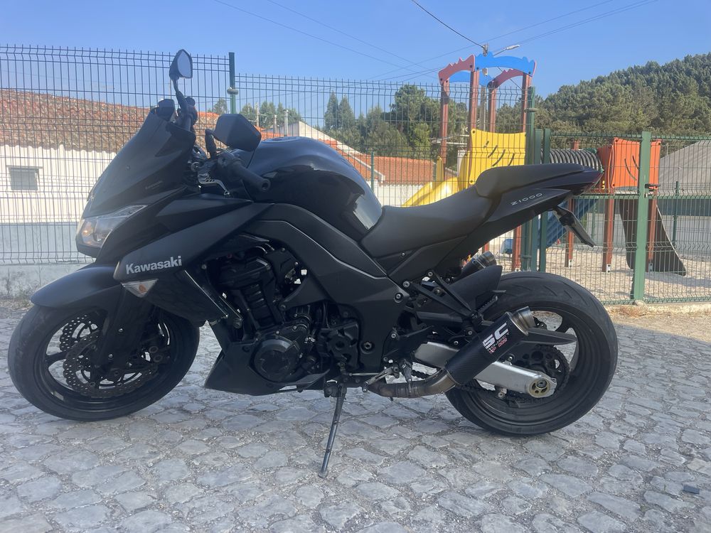 Kawasaki Z 1000 muito bom estado