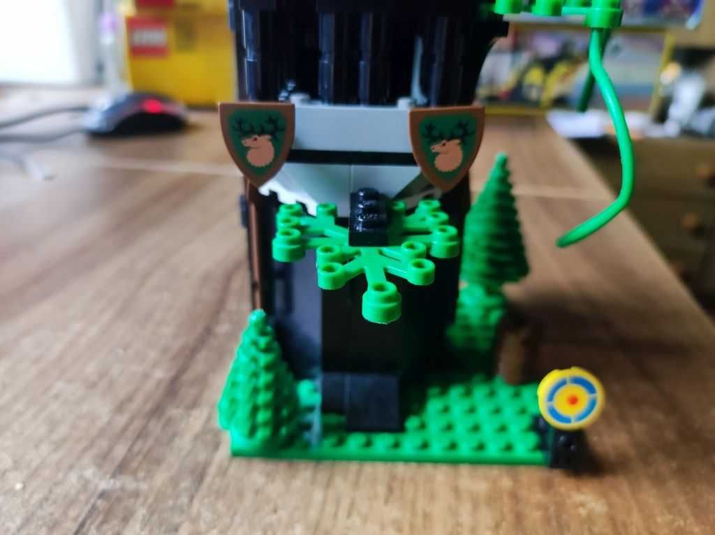 Lego 6054 Forestmen's Hideout 100% KOMPLETNY z instrukjcą w bdb stanie