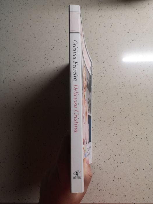 Livro de receitas "Deliciosa Cristina", de Cristina Ferreira