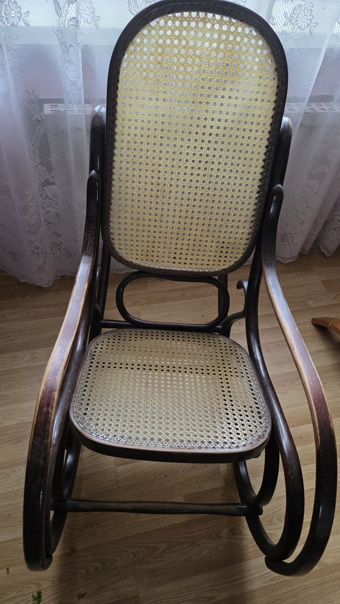 Fotel bujany drewniany