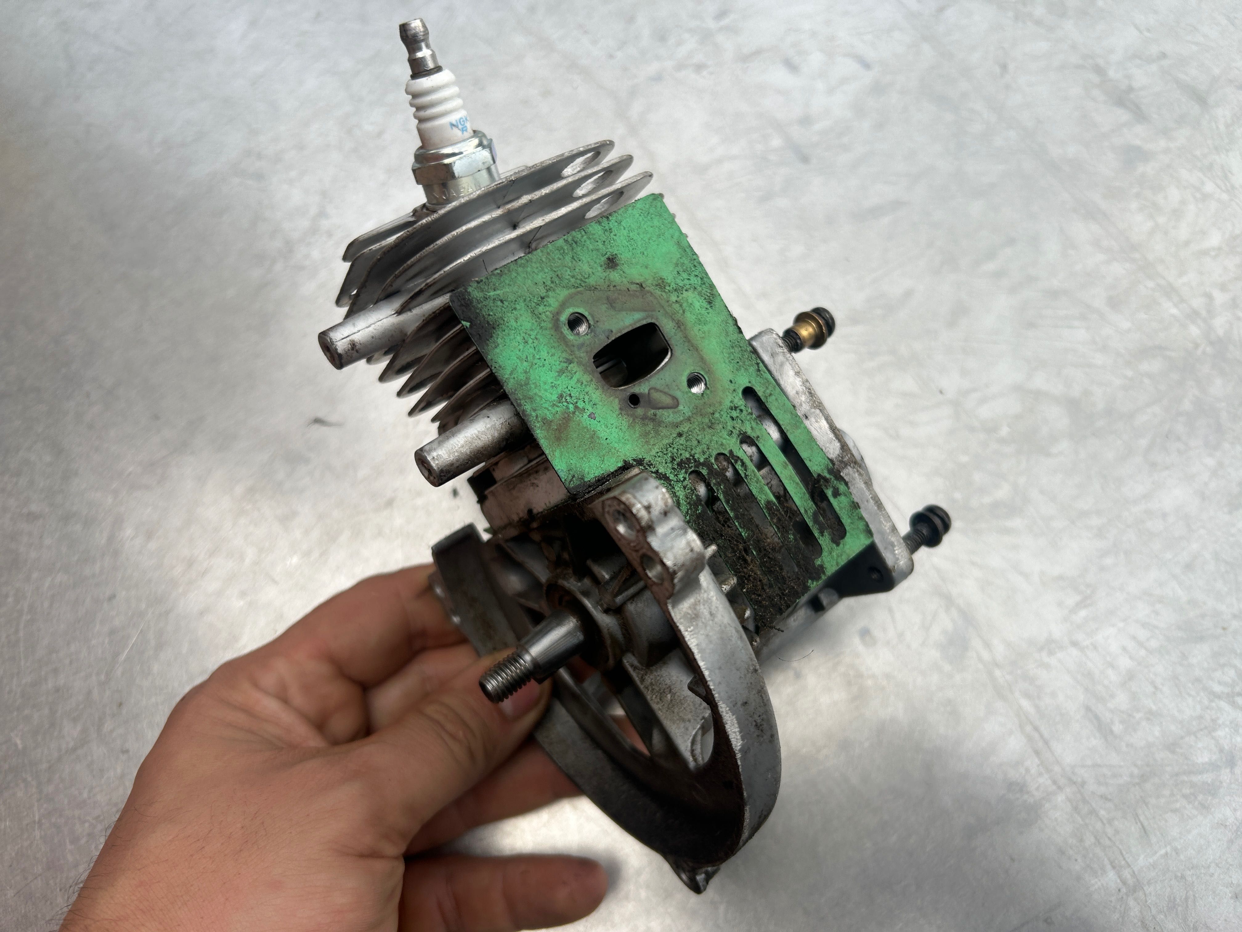 Silnik kompletny tłok cylinder Wał Makita EM 2600U Dolmar MS-27 (418)