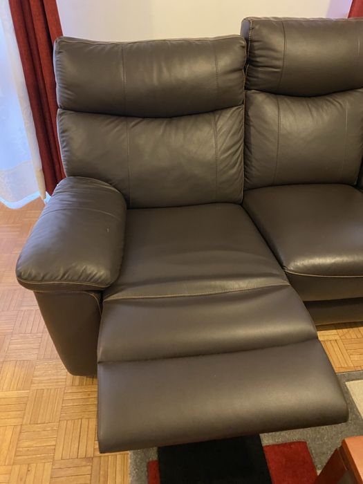 Sofa de pele castanho