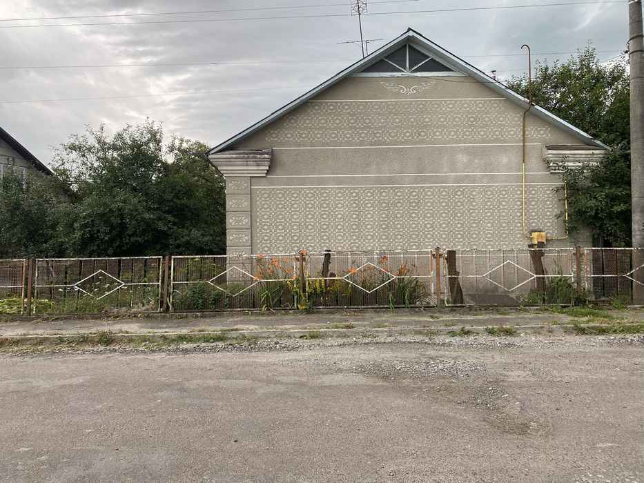 Продається Будинок м. Ланівці вул. Українська 12 центр міста.