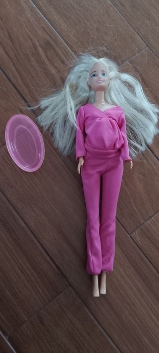 Lalka Barbie w ciąży z niemowlakiem