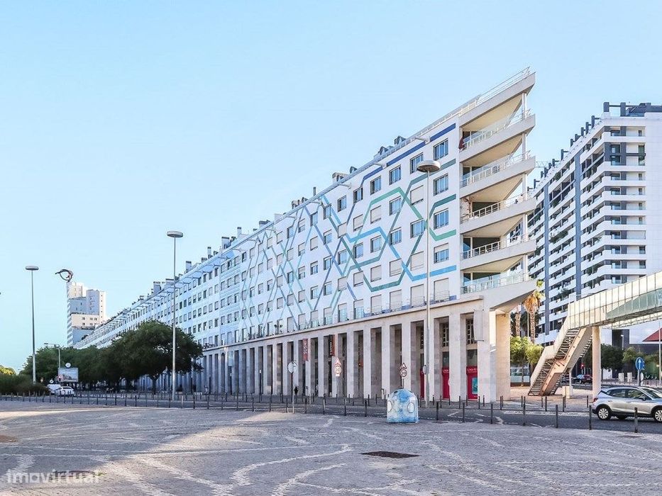 Apartamento T5 com terraço em localização privilegiada do Parque da...