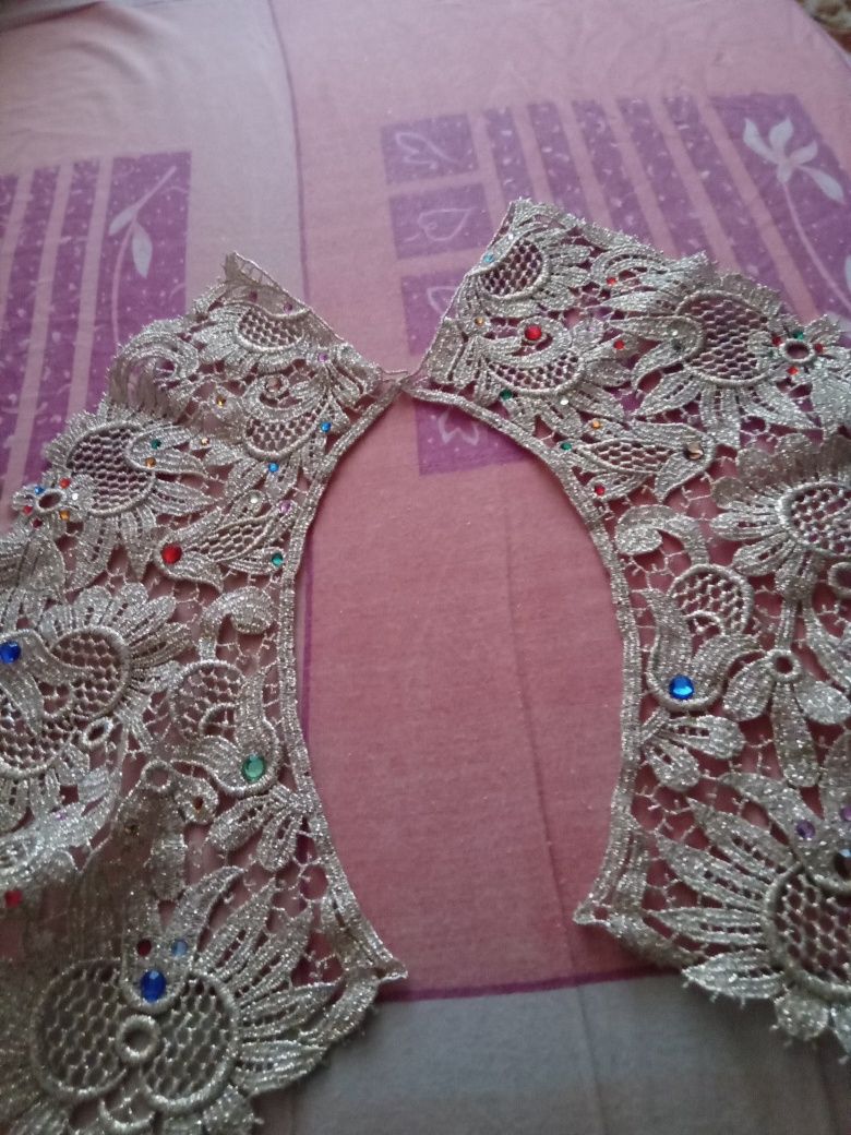 Кружевний воротник