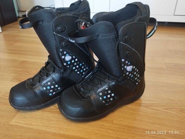 Nie używane obuwie snowboardowe NIDECKER rozmiar 41 ; Damskie