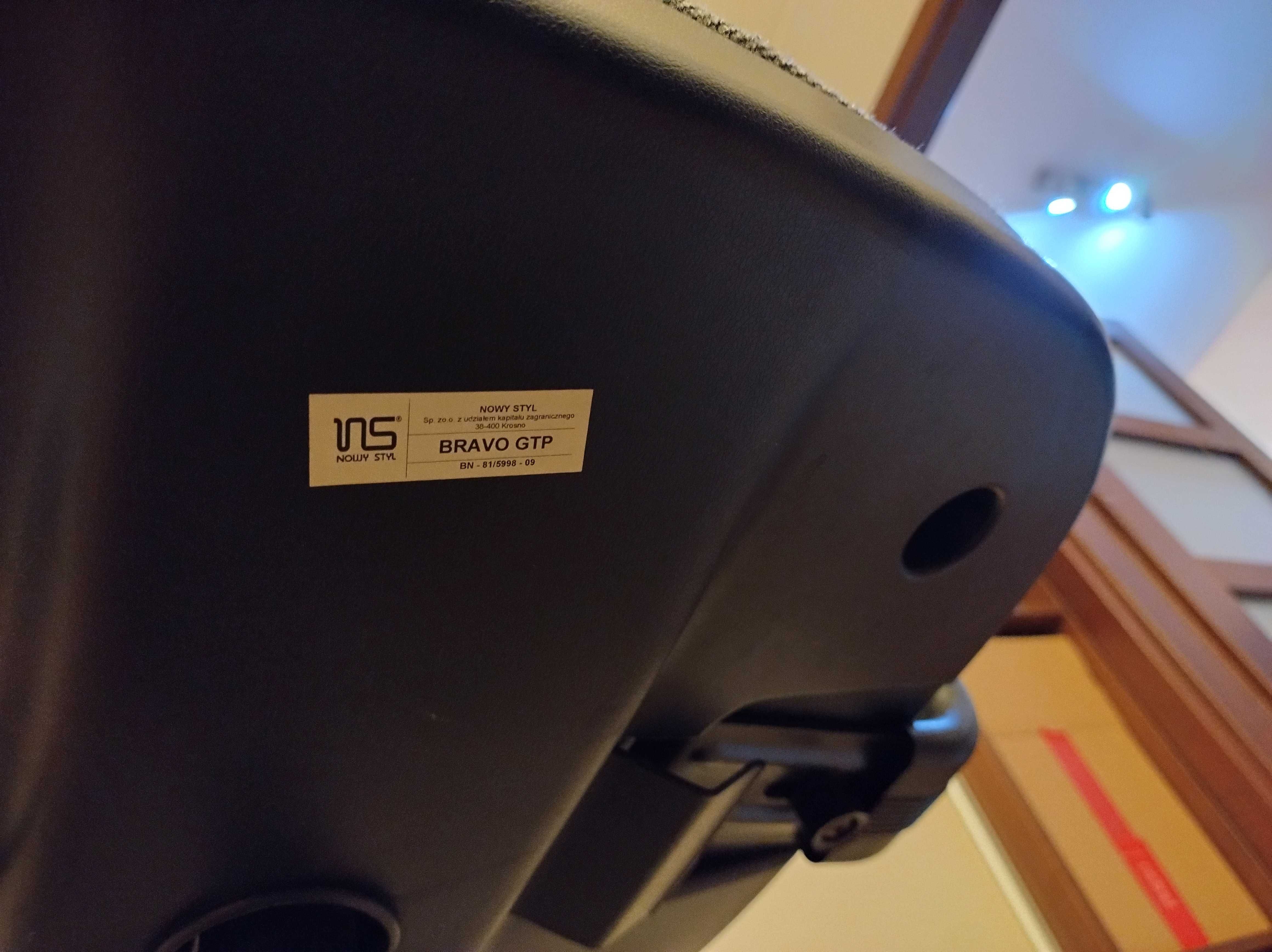 krzesło obrotowe Nowy Styl Bravo GTP NS szare profilowane