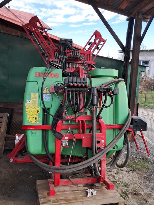Opryskiwacz zawieszany Krukowiak HEROS 1000l hydraulicznie rozkladany