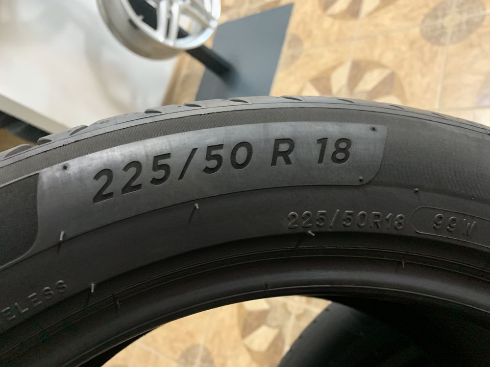 Комплект літніх шин 225/50/18 99W Michelin Primaci 4