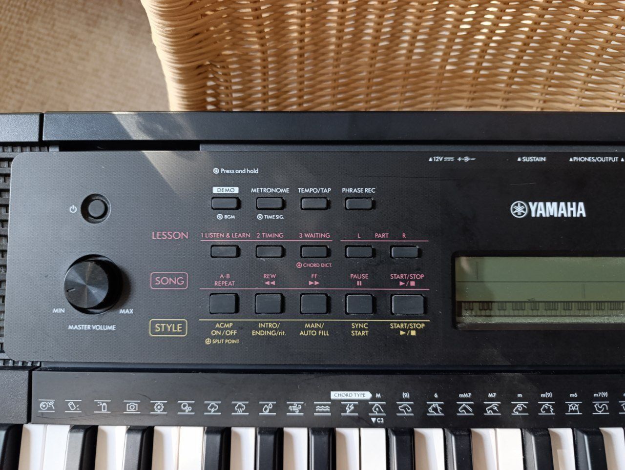 Синтезатор Yamaha psr-е 273
