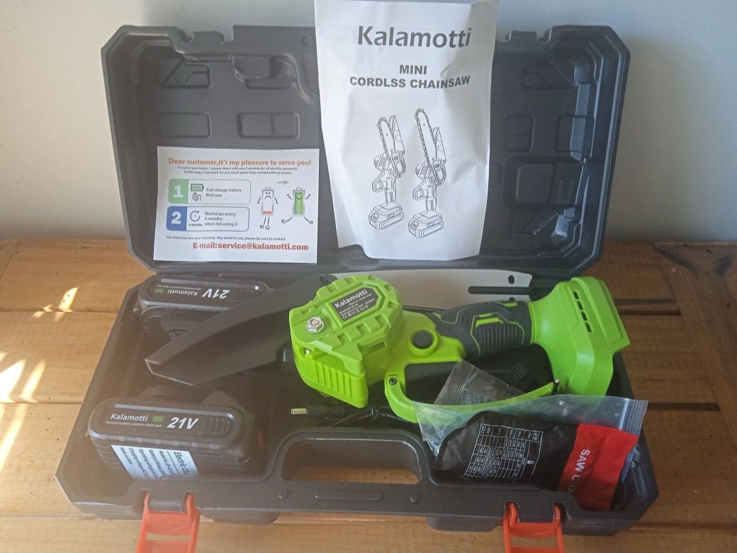 Mini motoserra a bateria