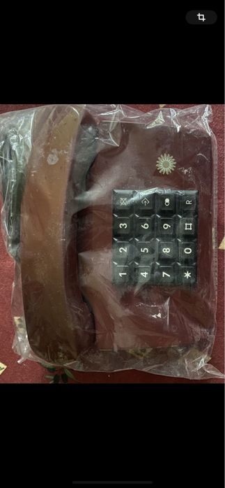 Стаціонарні телефони, коробки, штекери для стаціонарних телефонів.