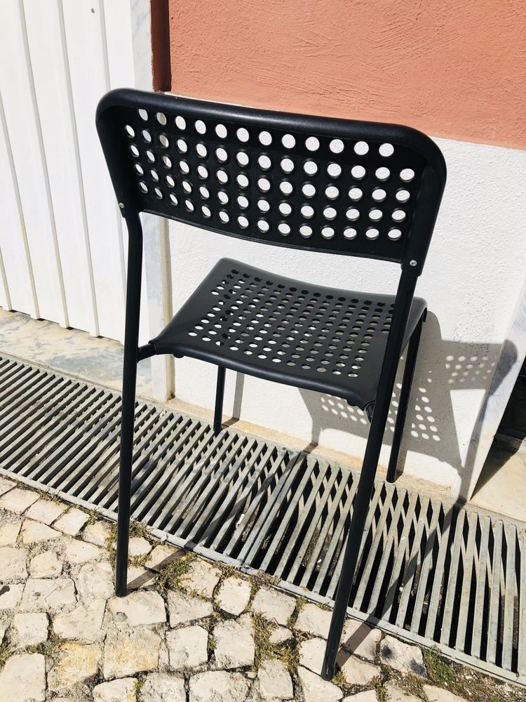 Cadeira IKEA modelo ADDE. preta