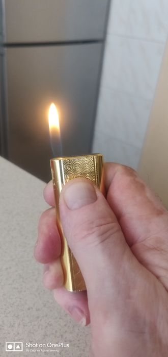 Продаются зажигалки на батарейках.