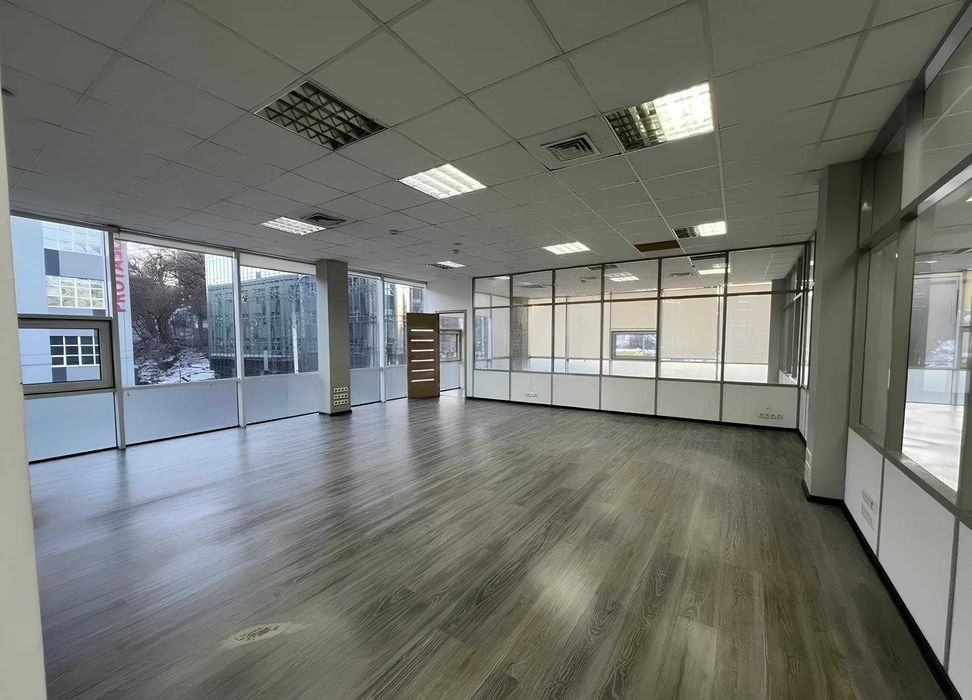 Продажа Бізнес Центру в Києві, вул. Нововокзальна