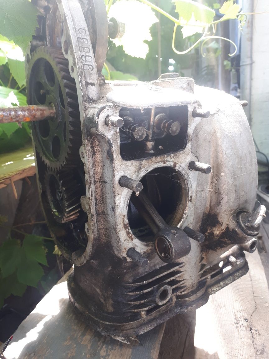 двигатель картер  К 750 блок