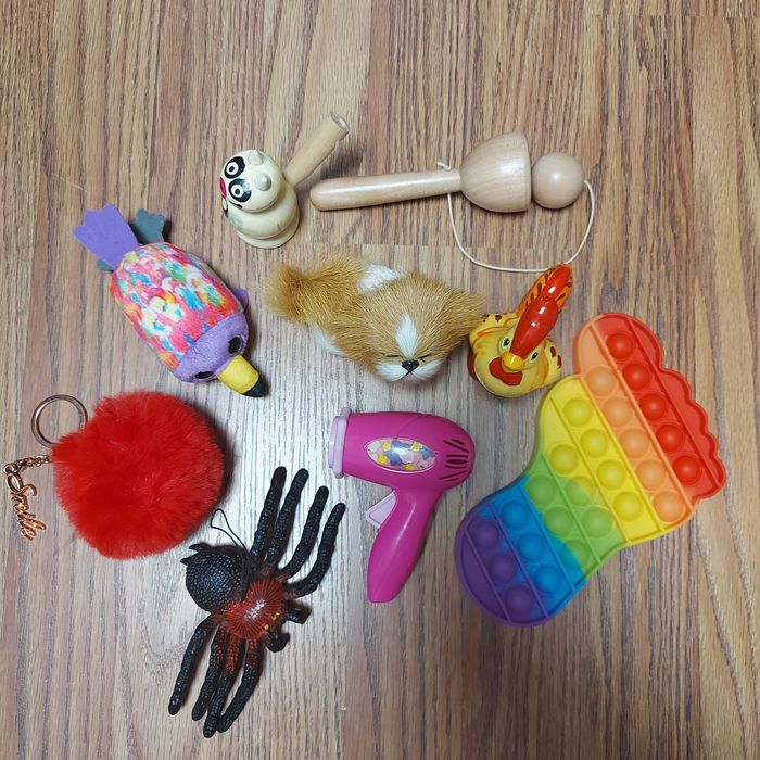 Різні іграшки для дітей, ціни різні