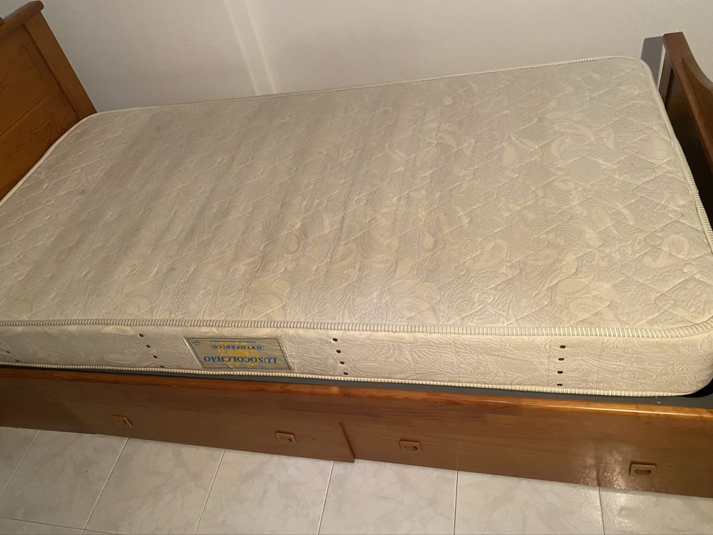 Estrutura de cama + estrado + colchão