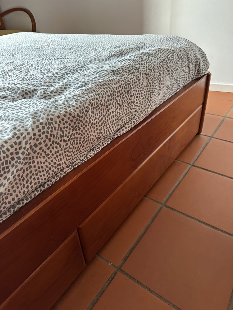 Cama Madeira de cerejeira Maciça