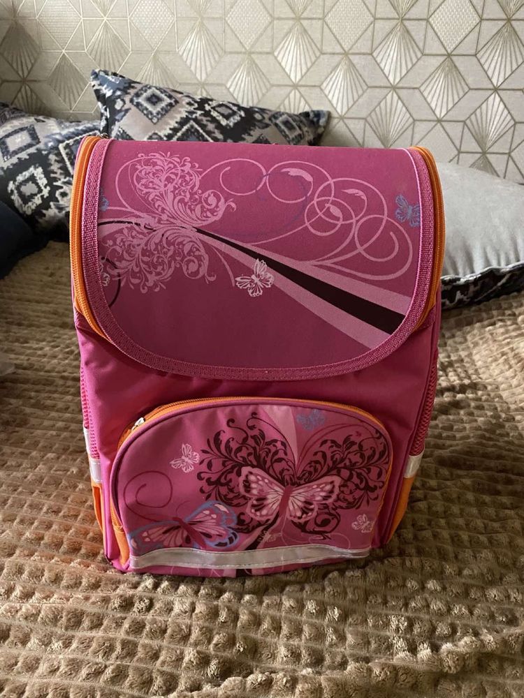 Портфель, рюкзак для школи