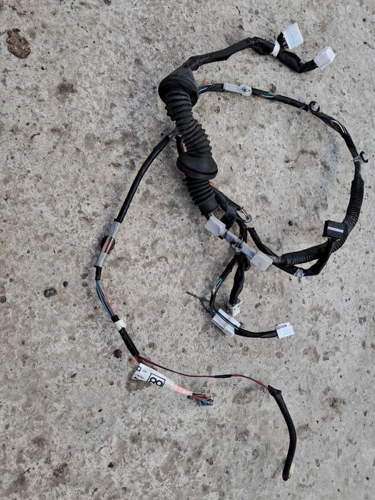 Проводка фішки розьеми передніх правих дверей Тойота Авенсіс т27