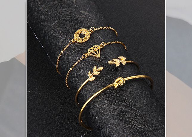 Pulseiras de mulher esbeltas