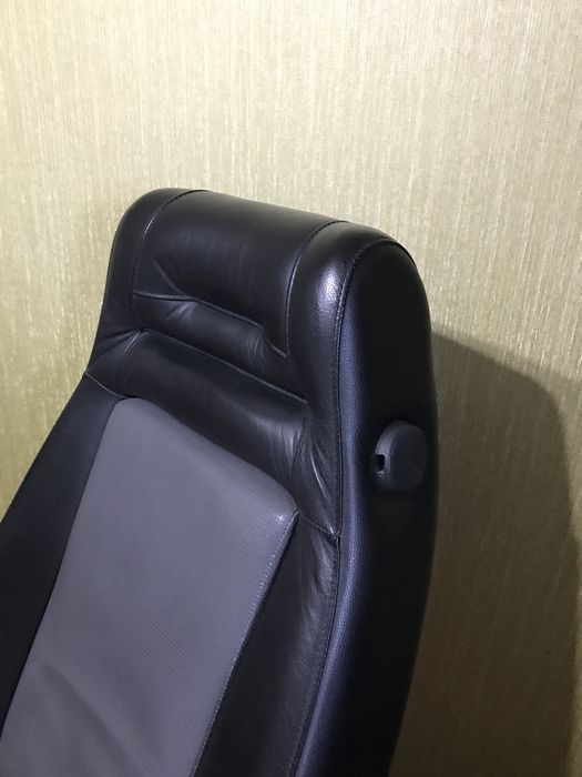 Кресло офисное, кожаное, массажное.