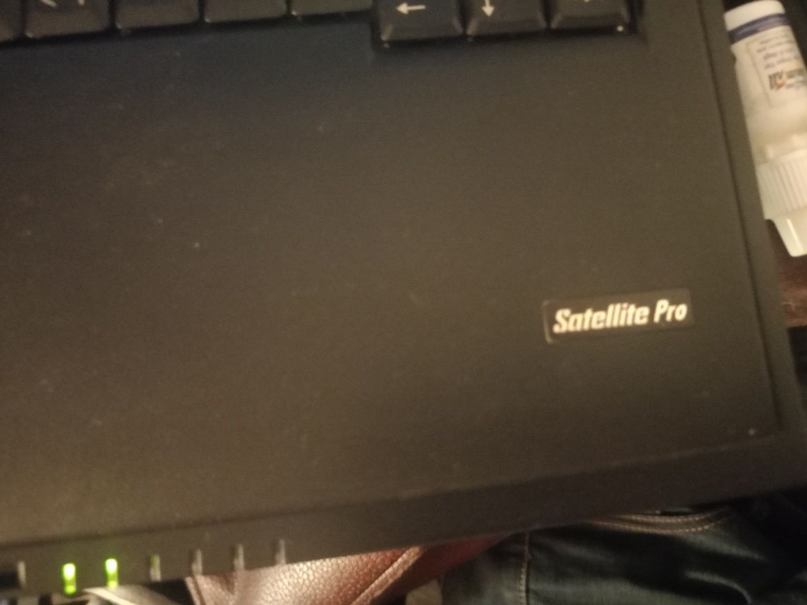 Продам старый ноутбук Toshiba Satellet Pro