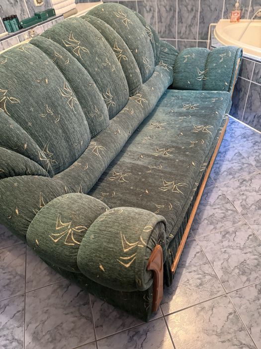 Oddam za darmo sofa rozkładana z pojemnikiem na posciel zielona