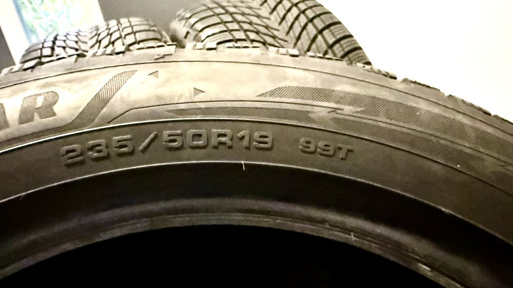 Opony zimowe 235/50/19 Good Year Ultra Grip Performance 3