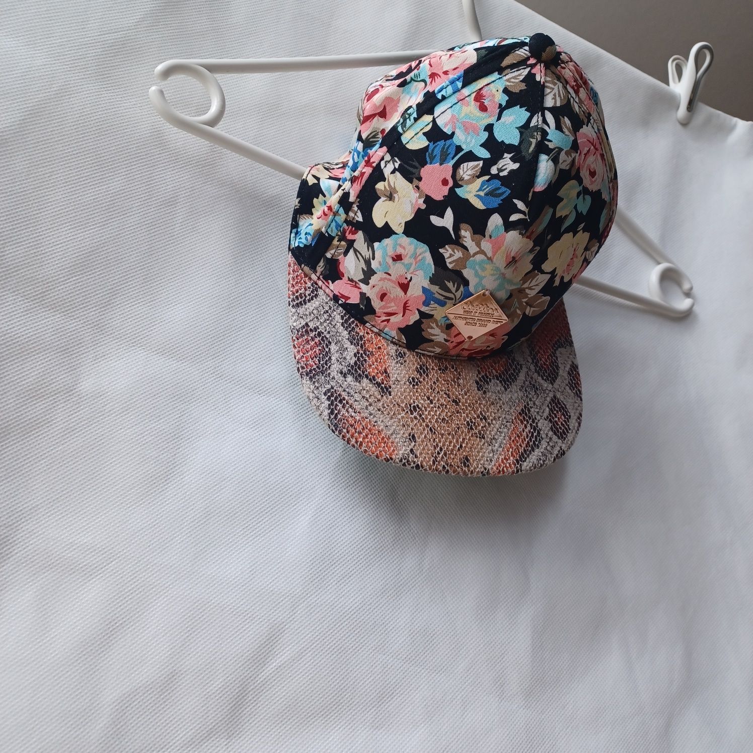Chillin czapka full cap z daszkiem daszek kwiaty motyw kwiecisty