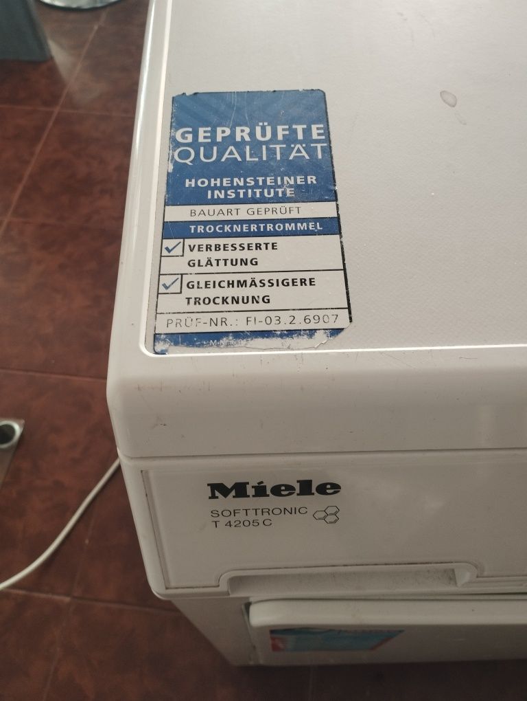 Продам сушильну машинку Miele