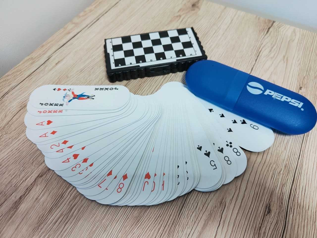 Zestaw gier podróżnych szachy magnetyczne + karty do gry