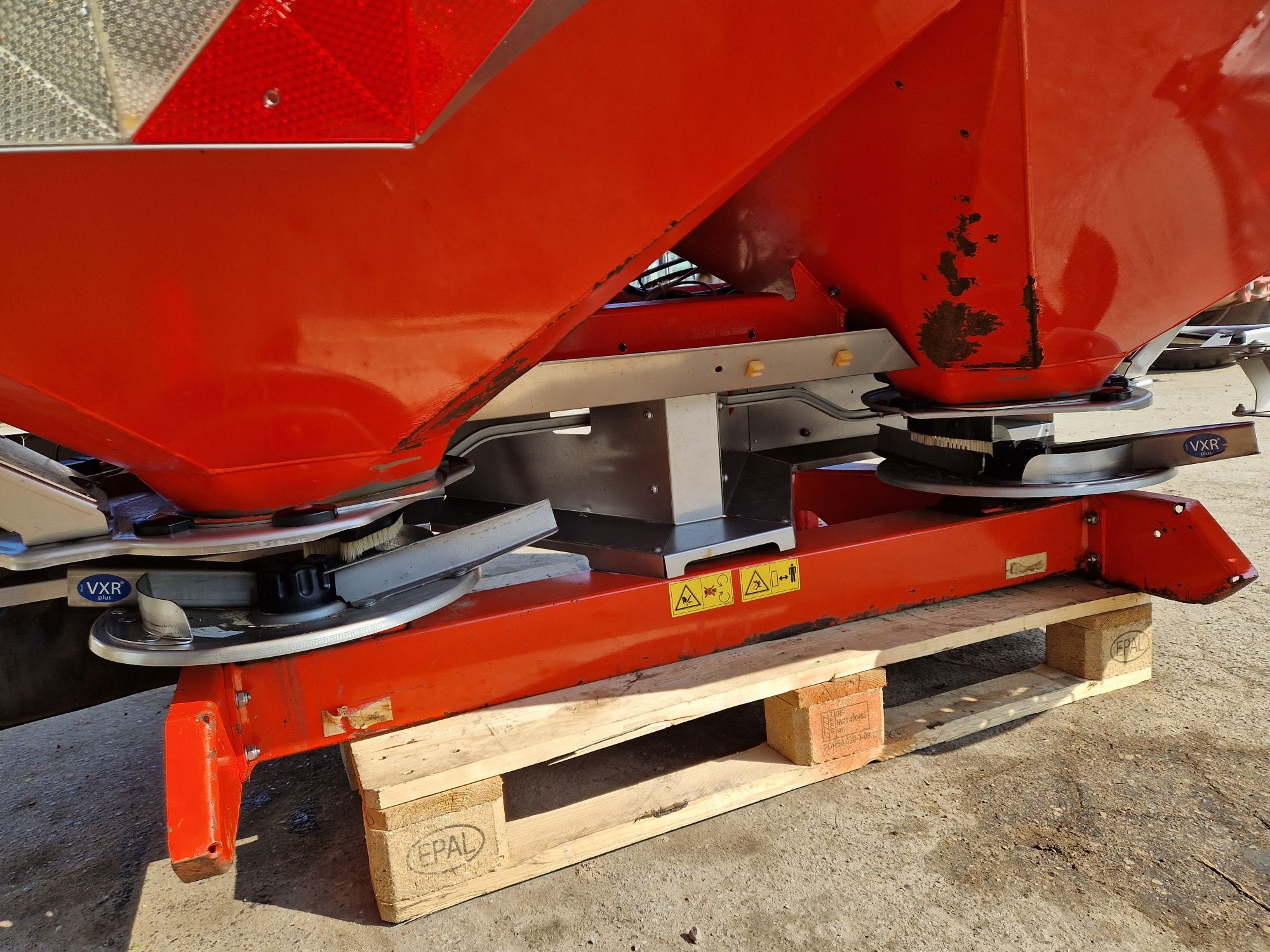 Rozsiewacz KUHN RAUCH AXIS 30.1 nie amazone sulky