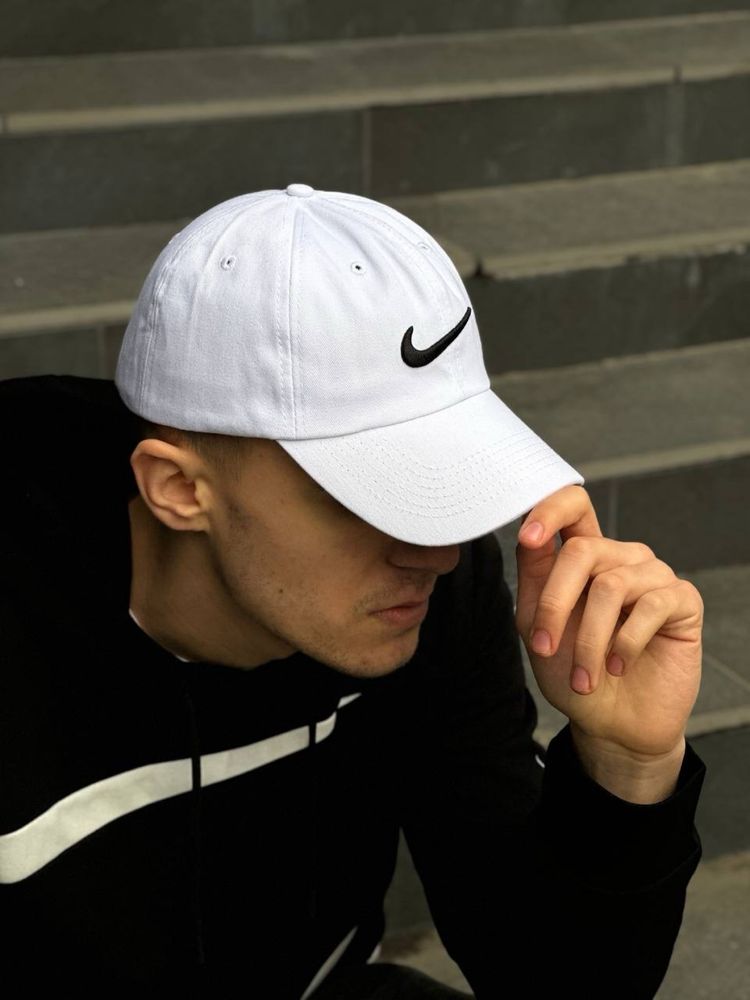 Мужская белая кепка Nike