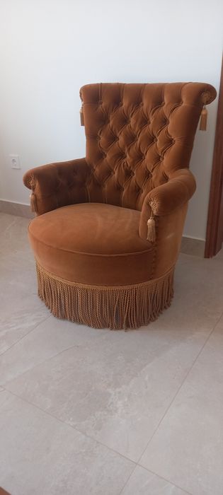 Cadeirão veludo antigo